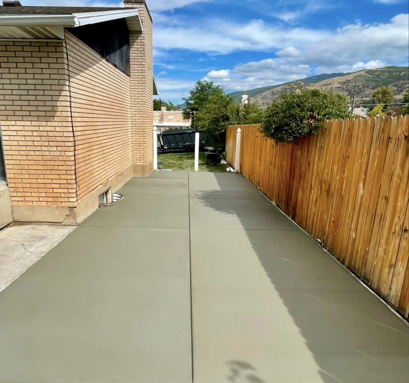 Finished concrete side pad